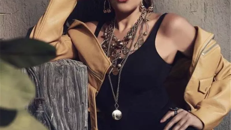 سميرة سعيد ترفع شعار 