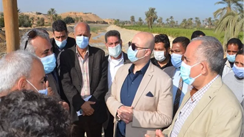 وزير الري ومحافظ بني سويف يتفقدان أعمال رفع كفاءة مخر السيل بسنور