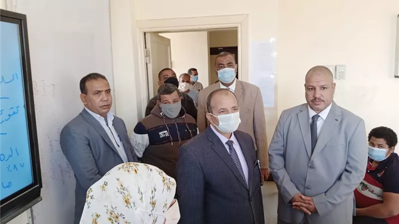 وكيل تعليم قنا يشدد علي التوسع فى مبادرة التعليم عن بعد