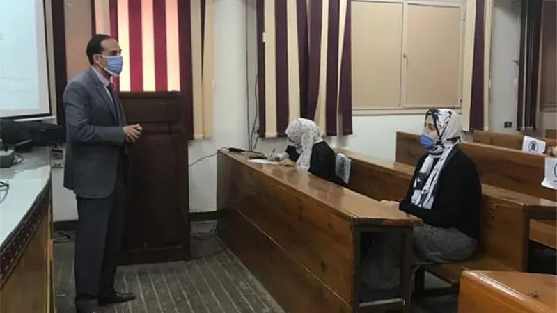 التداول الآمن للمواد والكيماويات داخل المعامل ..دورة تدريبية لشباب الباحثين بجامعة بنها