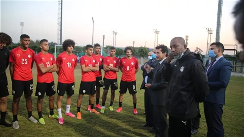 وزير الرياضة يؤازر منتخب الشباب قبل خوض تصفيات أمم أفريقيا بتونس