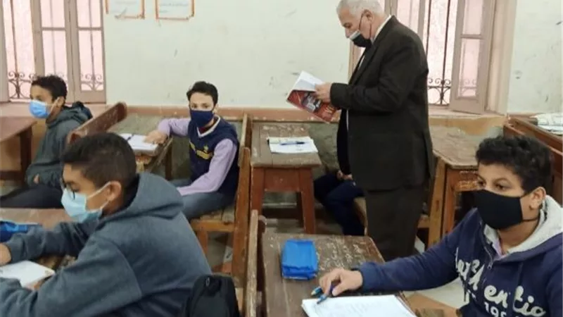 مدير تعليم الاسكندرية يتفقد عدد من مدارس ويتابع الاجراءات الاحترازيه ضد كورونا