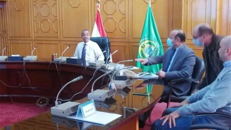 محافظ الإسماعيلية يترأس غرفة عمليات جولة الاعادة في انتخابات النواب2020.صور