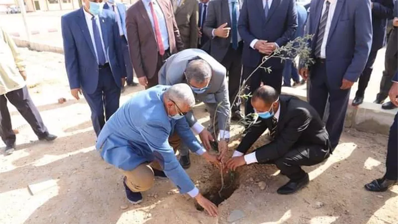 وزير القوى العاملة يشارك فى زراعة 520 شجرة على 3 أفدنة بمركز التدريب المهنى بقفط