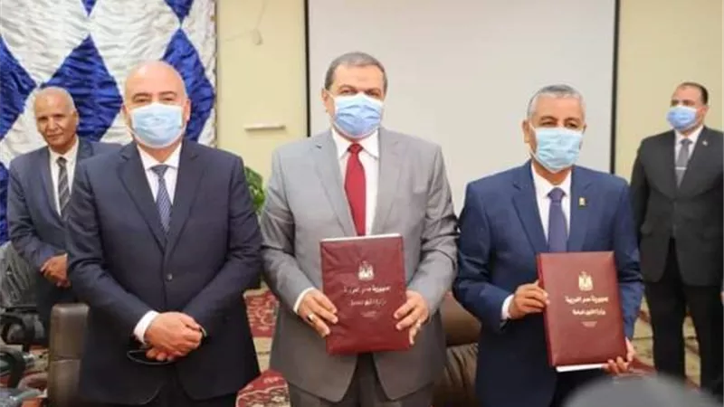 القوى العاملة وجامعة جنوب الوادى توقعان بروتوكول تعاون للتدريب ونشر ثقافة العمل الحر