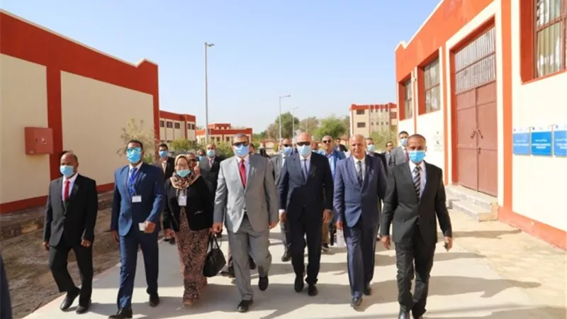 وزير القوى العاملة يتفقد مركز التدريب المهني بـ قفط ويوجه بالاستمرار في تطويره لتعليم الحرف اليدوية.صور