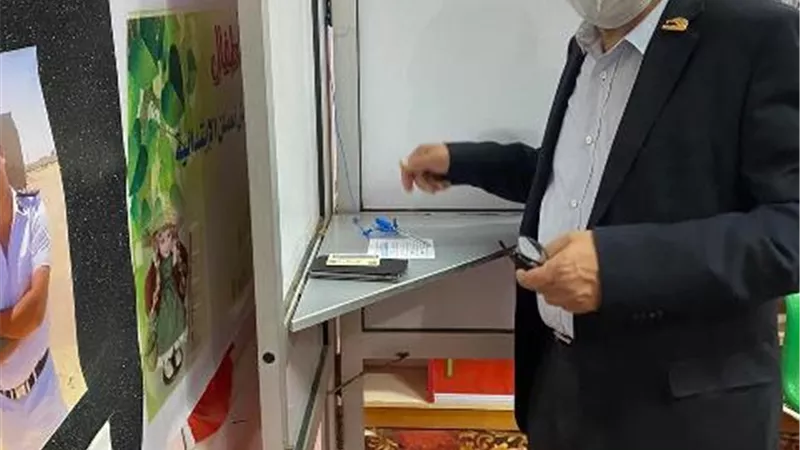 النائب احمد عثمان يدلي بصوته في جولة الإعادة بإنتخابات البرلمان .صور