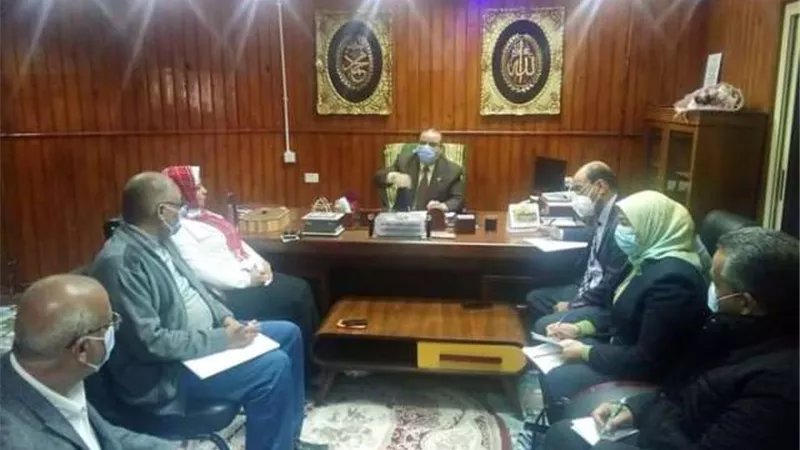 مدير تعليم مطروح يستعرض خطة الاحتفال بالعيد القومي للمحافظة .صور