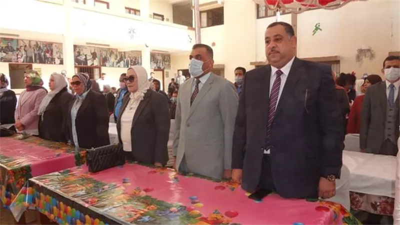 مديرالتعليم بسوهاج يشارك طالبات مدرسة الأمل للصم الاحتفال باليوم العالمي للمعاق..صور