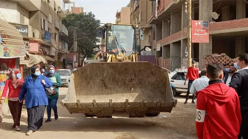 حمله لإزالة الاشغالات بشوارع مدينة بني سويف