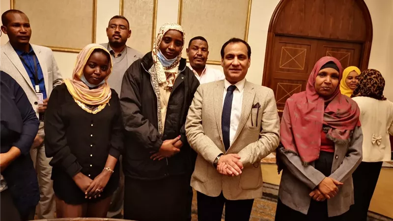 حلقة نقاشية عن التنمر الإلكتروني مع رئيس المجلس المصري للحماية الإلكترونية بدورة وزارة الدولة للإعلام