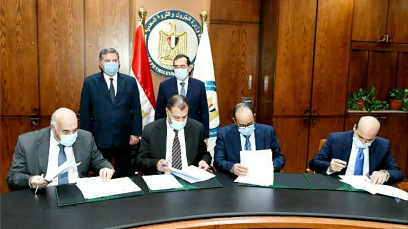 وزيرا البترول وقطاع الأعمال يشهدان توقيع تسوية مديونيات شركات قطاع الأعمال العام