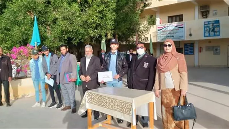 المنسى العسكرية تكرم اول الإذاعة المدرسية للتعليم الثانوى بالوادى الجديد.