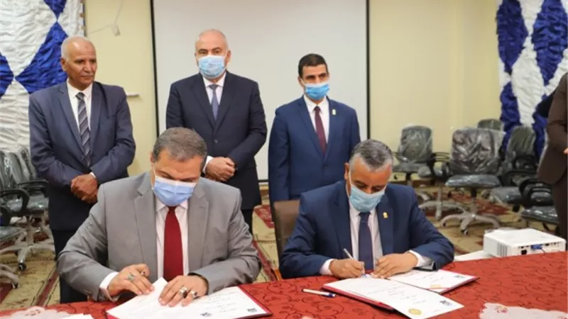 وزير القوى العاملة ورئيس جامعة جنوب الوادي يوقعان برتوكولي تعاون للتدريب ونشر ثقافة العمل الحر.صور