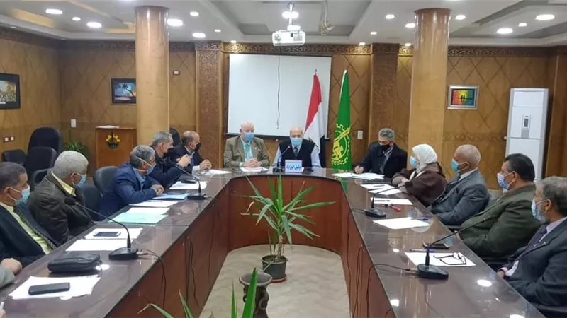 مدير تعليم القليوبية: تسجيل الغياب بشكل يومي واتخاذ الاجراءت القانونية ضد الطلاب المنقطعين