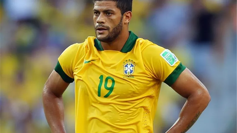 نجم البرازيل يعلن رحيله عن شنغهاي الصيني بعد مشادة مع مدربه