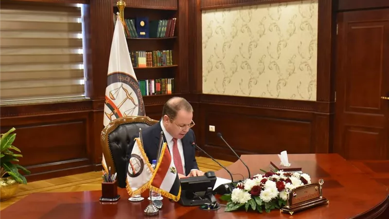 يفتتح ورشة عمل في مجال مكافحة جرائم الهجرة غير الشرعية وتهريب المهاجرين ب 