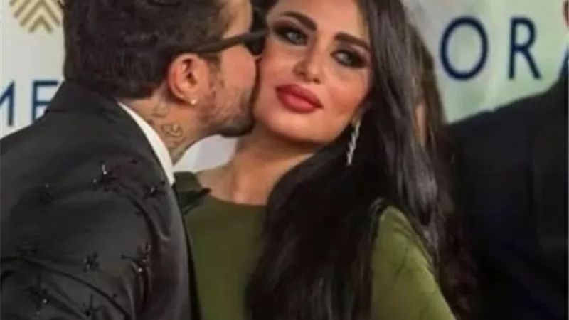 لحظات رومانسية بين احمد الفيشاوى وزوجتة على 