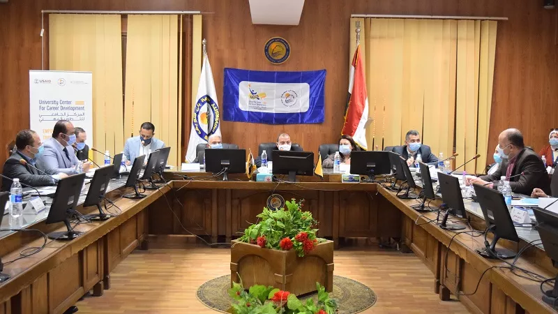 جامعة بني سويف تنظم المائدة الثانية بالاشتراك مع الجامعه الامريكيه