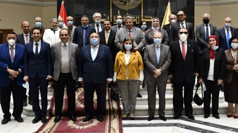 الإحتفال باليوم العالمى لمكافحة الفساد بجامعة حلوان فى حضور ممثلى الرقابة الإدارية.. بالصور