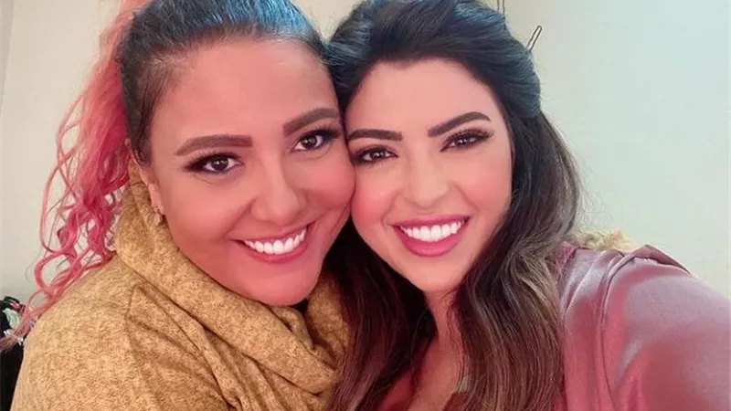 شاهد .. ميرنا جميل تشارك مى كساب إطلالة إحتفالاً بعيد ميلادها