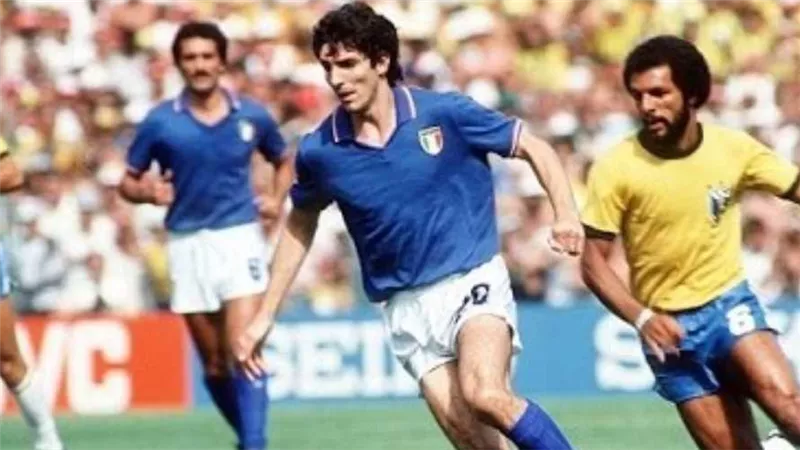 وفاة باولو روسي نجم إيطاليا عن عمر يناهز 64 عاما