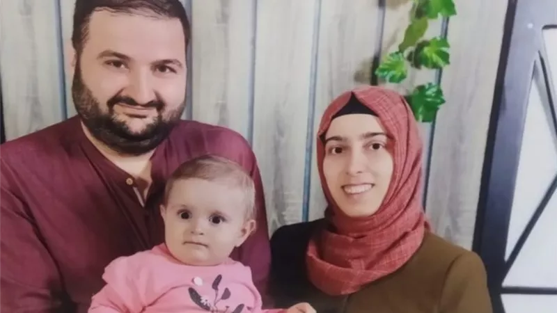لتنفيذ حكم الاعتقال .. أب وأم يتركان طفلتهما الرضيعة بأوامر الحاكم التركي