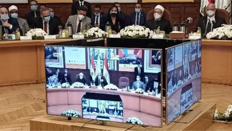 محافظ القاهرة يشارك فى مؤتمر مكافحة الفساد المنعقد بديوان عام المحافظة