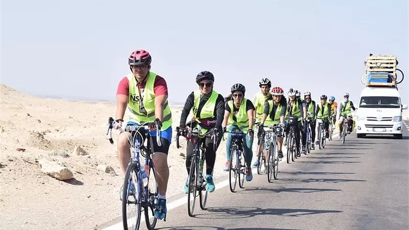 للمرة الخامسة.. مصريون يعبرون ١٠٠٠ كم من شمال الي جنوب البلاد على دراجات هوائية