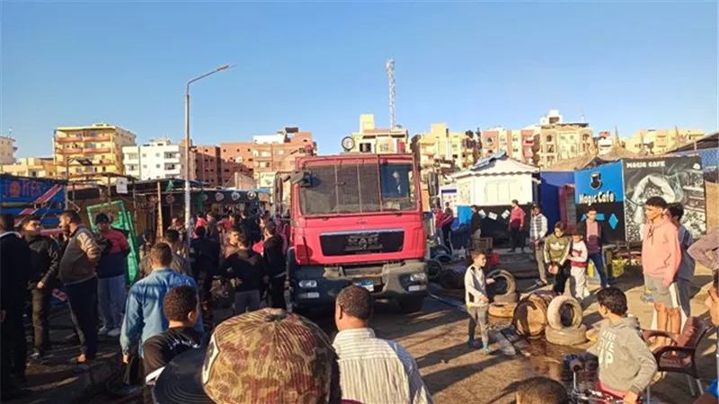 السيطرة على حريق 6 كرفانات في الإسماعيلية دون خسائر بشرية .صور