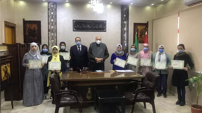 وكيل التعليم بالقليوبية يُكرم الطلاب الموهوبين