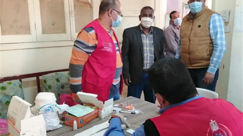رئيس مركز الطود جنوب الأقصر يتفقد أعمال مبادرة الكشف عن فيروس سى بالاول الإعدادى