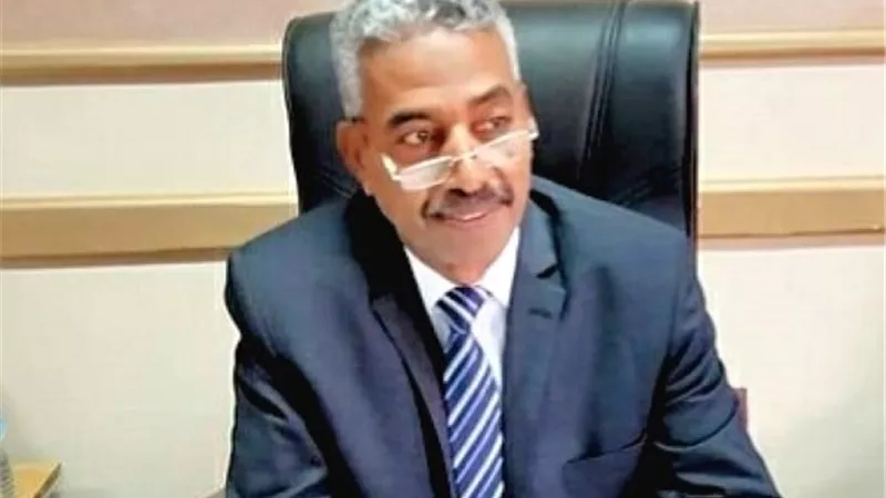 رئيس مركز باريس يعلن مسابقة الموظف المثالى واستقبال منتجات القرى.. تعرف على الموعد