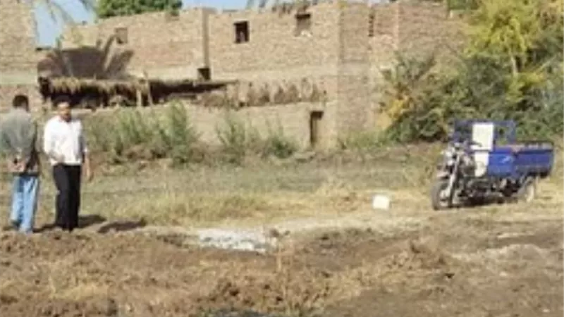 إزالة حالة تعدى بالبناء على على الأراضى الزراعية بأرمنت غرب الأقصر