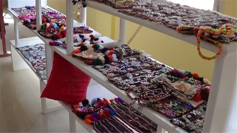المشغولات الفضية عشق الأجانب وتراثا شعبيا يحفظ تاريخ واحة سيوة .صور