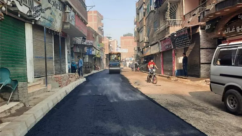 محافظ الجيزة: رصف وتطوير محاور مرورية جديدة بقرى أطفيح والواحات والحوامدية وأبو النمرس