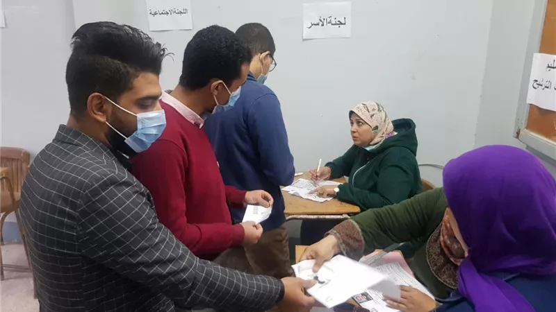 1356 طالبًا وطالبة يتقدمون لسحب استمارات الترشح فى انتخابات اتحاد طلاب جامعة أسيوط