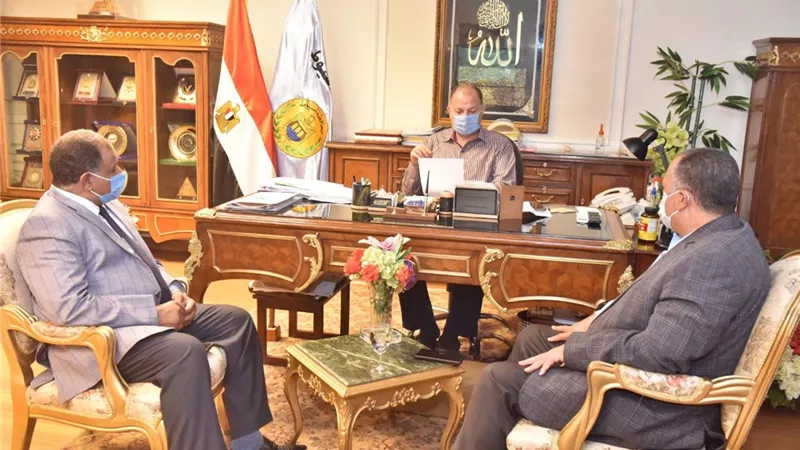 محافظ أسيوط يوجه بالتوسع فى انشاء محطات وقود الغاز الطبيعى
