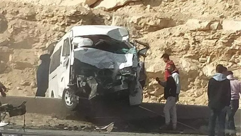 مصرع وإصابة 9 فى انقلاب ميكروباص على صحراوى بنى سويف