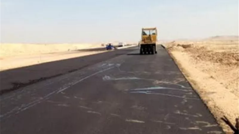 رئيس مركز الزينية شمال الأقصر يتفقد أعمال الرصف والإنارة