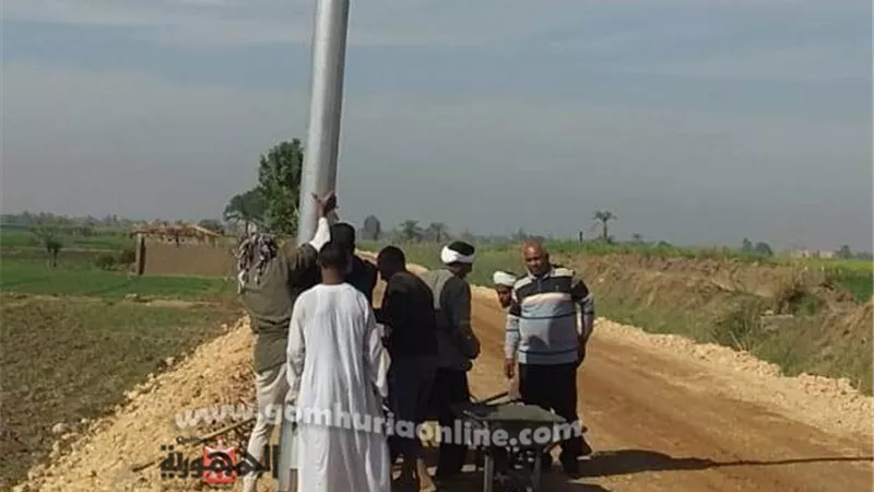 رئيس مركز الزينية شمال الأقصر يتفقد أعمال الرصف والإنارة
