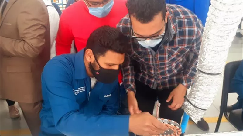 طلاب جامعة بنى سويف التكنولوجيه فى مصنع توشيبا