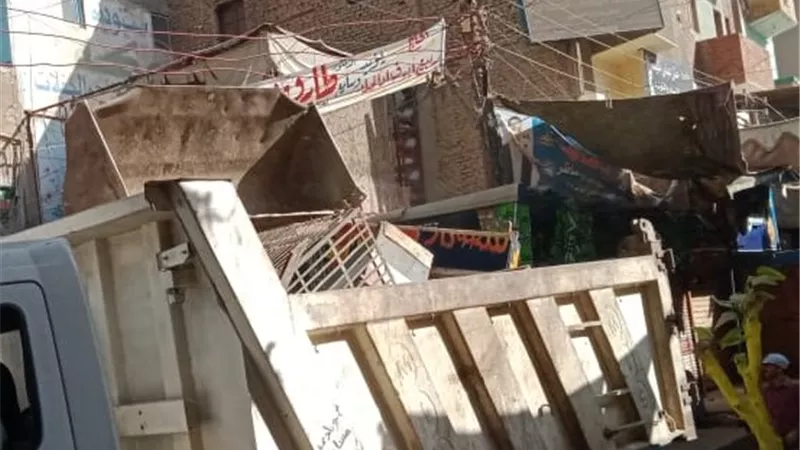 حملة مكبرة لرفع الإشغالات بالفشن