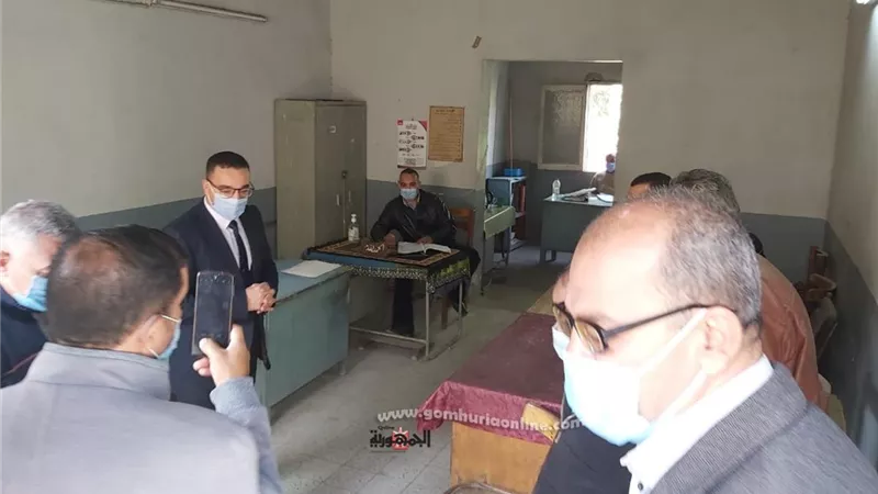 لجنة متابعة تطبيق الإجراءات الاحترازية بالجهات الحكومية تواصل مرورها ببنى سويف