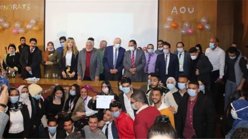 كلية الإعلام بالجامعة العربية المفتوحة تستضيف الصريطى وتكرم طلابها.. بالصور