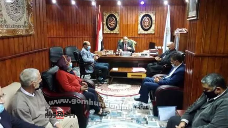 وكيل وزارة التربية والتعليم بمطروح يقرر غلق جميع صفحات وجروبات المدارس علي الفيسبوك