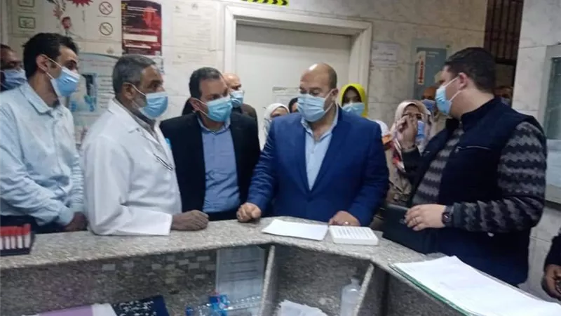 جولة مفاجئة ليلا لنائب المحافظ لمستشفى أمبابة