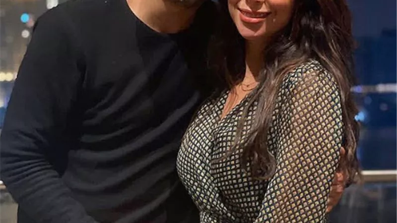 من غيرك الحياه ملهاش طعم.. محمد فراج يتغزل فى خطيبته بسنت شوقى فى عيد ميلادها