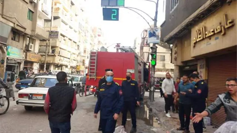 السيطرة على حريق بأحد محلات البويات بأسيوط