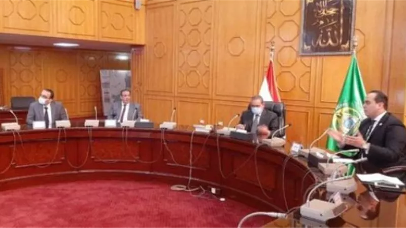 محافظ الإسماعيلية لرئيس هيئة الرعاية الصحية : جاهزون لمنظومة التأمين الشامل